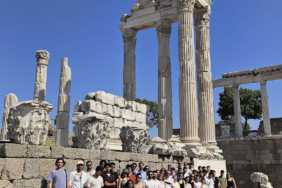 bergama-asklepionu-ziyaretiyle-gelecegin-hekimleri-koklere-yolculuk-yapti-sRMWAdYQ.jpg