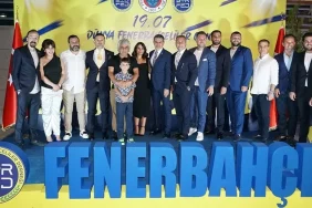 birlesik-fenerbahcelilerden-ankarada-muhtesem-kutlama-C9b5NBrb.webp
