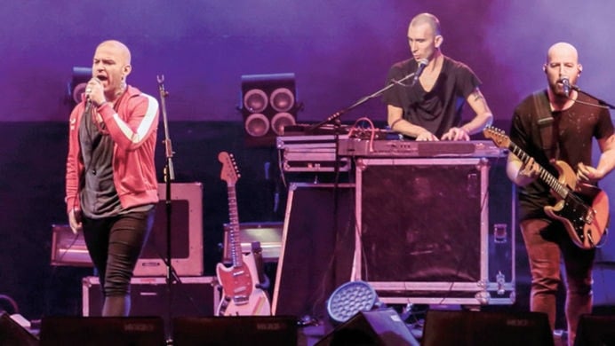 Bursa Yangınına Karşı Müdahale Sürüyor; Athena Konseri Yarım Kaldı