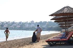 cesme-plajlarinda-temizlik-724-calisan-ekipler-ve-korunan-plajlar-Xvmbt5cl.jpg