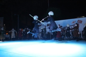 golcuk-anitparkta-kafkas-folklor-etkinligi-duzenleniyor-MMuHR5ux.jpg