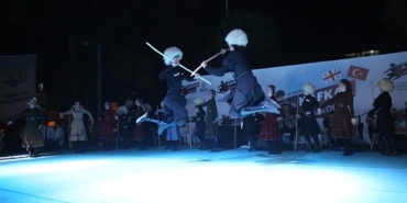 golcuk-anitparkta-kafkas-folklor-etkinligi-duzenleniyor-MMuHR5ux.jpg