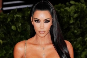 kim-kardashianin-cesur-paris-looku-elbisenin-on-ve-arka-detaylari-gundemde-R4cJt8Ea.jpg