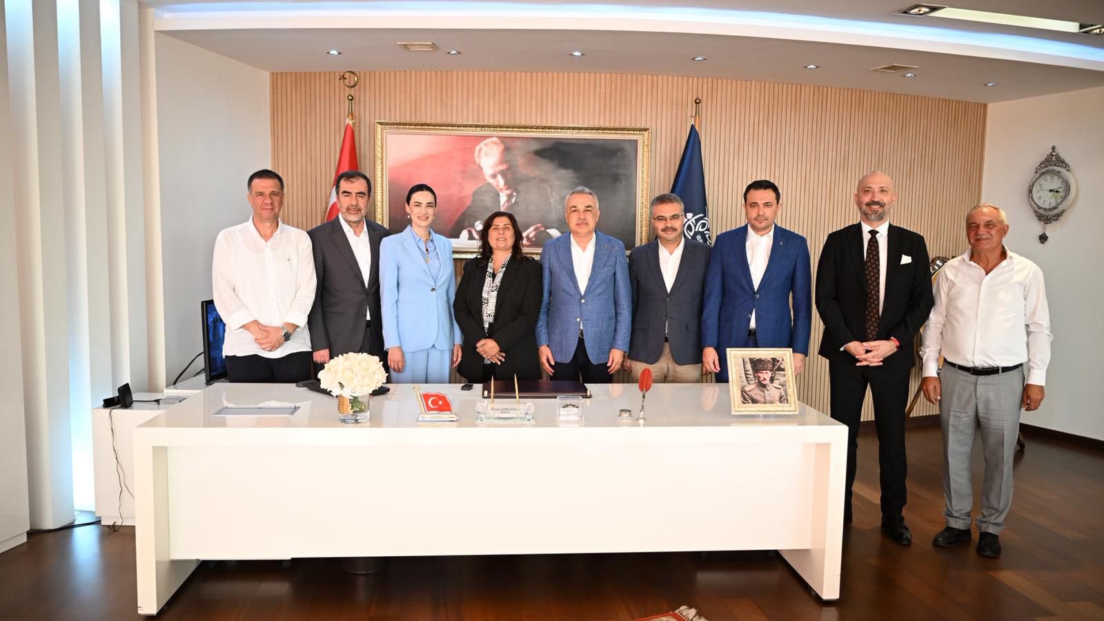 Kalabalık AKP öncülüğünde toplandı