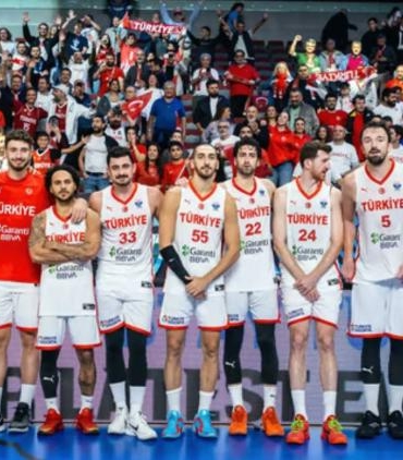 turkiye-a-milli-basketbol-takimi-eurobasket-2025-ceyrek-finalinde-polonya-ile-karsilasacak-YMgUfUS4.jpg