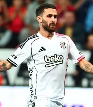 besiktas-teknik-direktoru-yalcin-rafa-silva-icin-izin-istendi-ailesi-nedeniyle-ulkesine-gitti-yvzcmUat.jpg