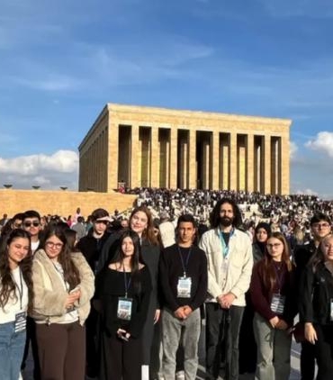 kucukcekmece-belediyesinden-genclere-anitkabir-ziyareti-milli-bilinc-yolculugu-f4cglVwM.jpg