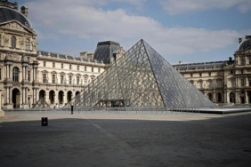 paris-louvre-soygunu-adi-suclularin-planli-hareketleri-ve-dort-kisilik-supheli-grubunun-detaylari-FkHXiQbO.jpg