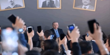 erdogan-genclerle-bulustu-siire-gazele-ve-kazanan-ceket-uzerine-sohbet-bszF9xVK.jpg