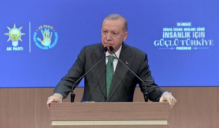 erdogan-ozele-siyaset-acemisi-deyip-dede-polemigini-ve-suc-orgutu-imasini-surdurdu-Rif7DjT6.jpeg