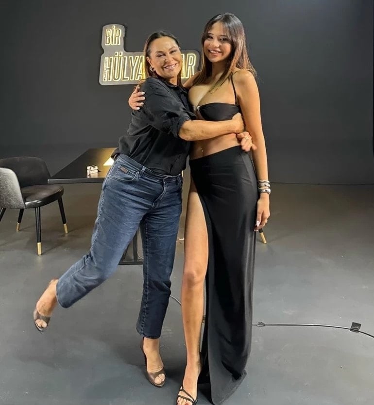 Hülya Avşar’ın Konuğu Merve Taşkın Üzerine Yayılan İddialar: Fuhuşa Teşvik ve Müstehcenlik Şüpheleri