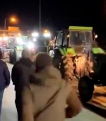 ipsala-kipi-sinirinda-ciftci-eylemi-yunanistan-tarafindaki-kapi-traktorlerle-trafige-kapali-CyVRvmBb.jpg