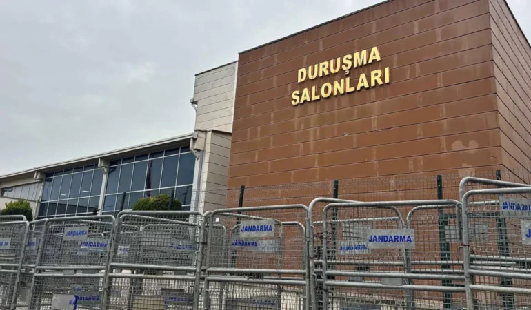 İBB Davasında Kanser Tedavisi Gören Sanık Hakkındaki Yakalama Kararı Kaldırıldı