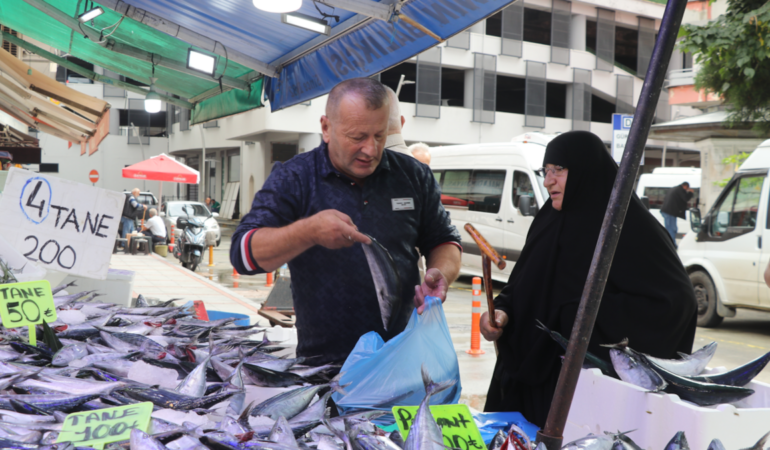 Rize'de Palamut Fiyatları Tezgahlarda 50 ile 100 Lira Arasında Değişiyor
