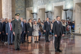 Muayenehane Hekimleri 1 Ekim Dolayısıyla Anıtkabir’de Atatürk’ün Huzuruna Çıktı