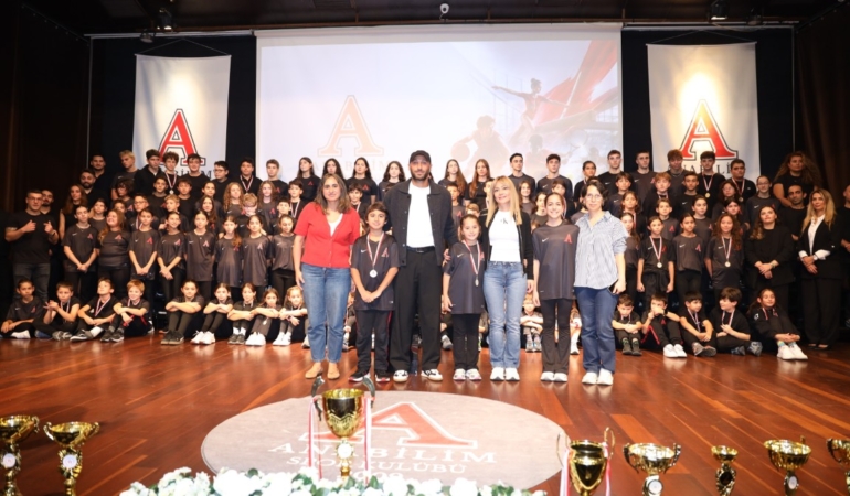Anabilim Spor Kulübü Yeni Sezon Açılışında Başarılı Sporcuları ve Yıldız İsimleri Buluşturdu