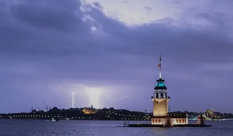 AKOM'dan İstanbul İçin Fırtına ve Sağanak Uyarısı