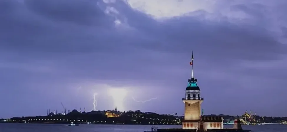AKOM'dan İstanbul İçin Fırtına ve Sağanak Uyarısı