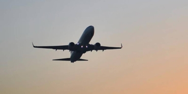 İsrail pilotunun uyruğunu beğenmediği kargo uçağının inmesini engelledi