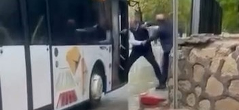 Elazığ'da Halk Otobüsü Şoförüne Şemsiyeli Saldırı