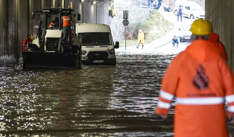 AKOM'dan İstanbul İçin Fırtına ve Şiddetli Sağanak Uyarısı